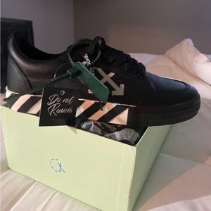 Brand new off white sneakers size 43 in men